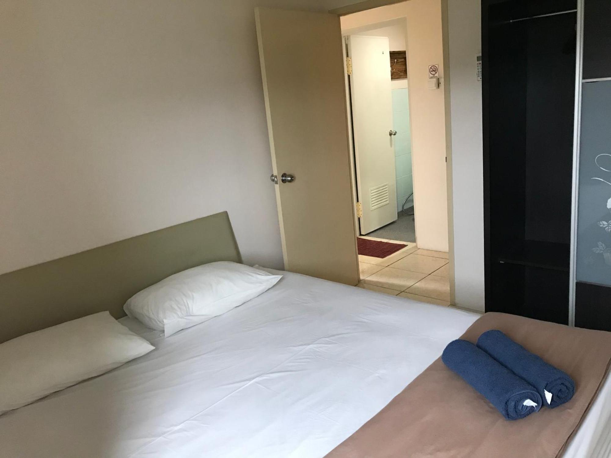 Queen Victoria Apartment Batam Rum bild
