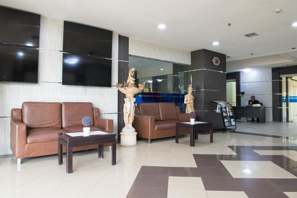 Queen Victoria Apartment Batam Exteriör bild